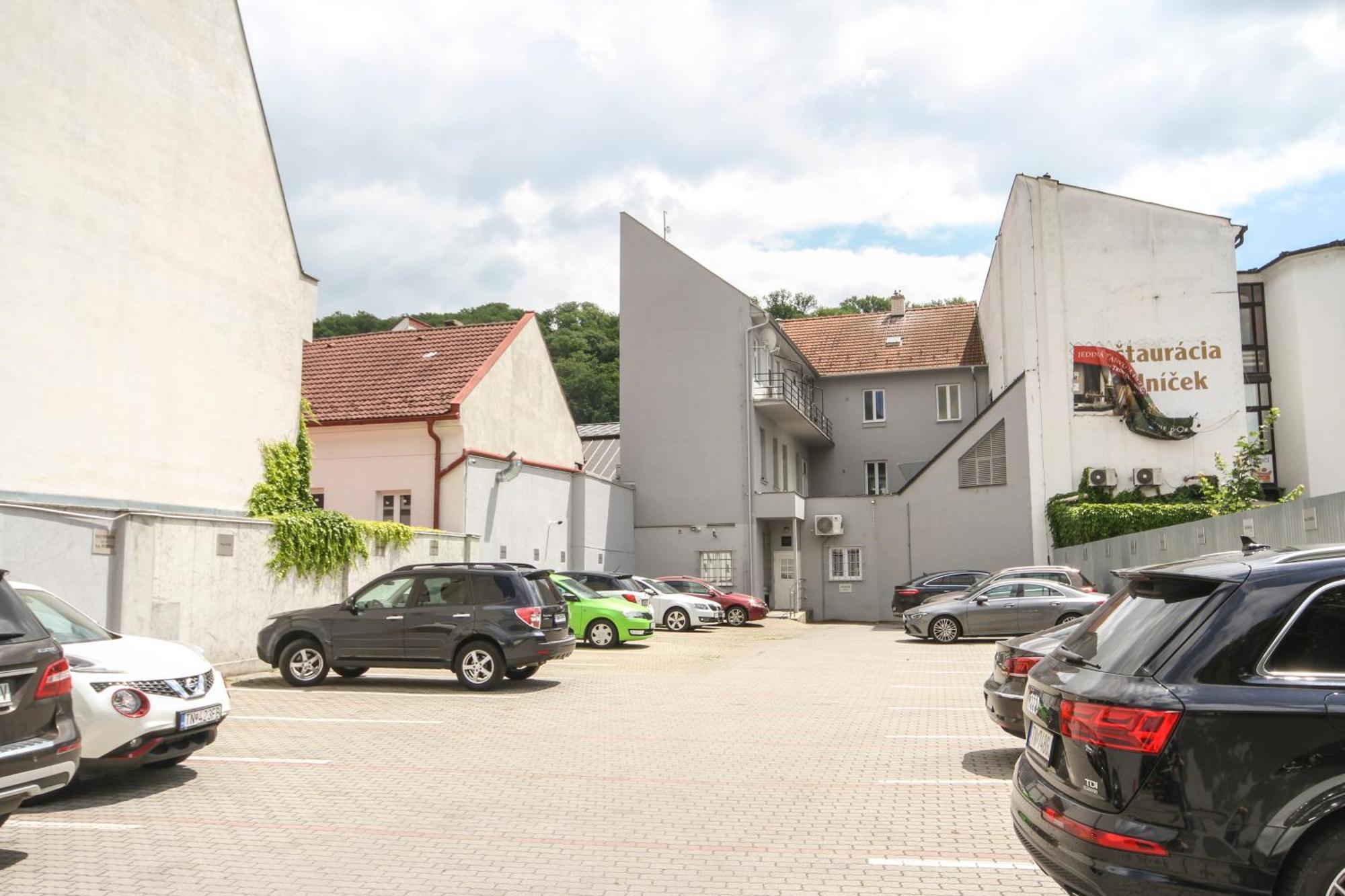 Apartman Vita Deluxe Тренчин Екстер'єр фото